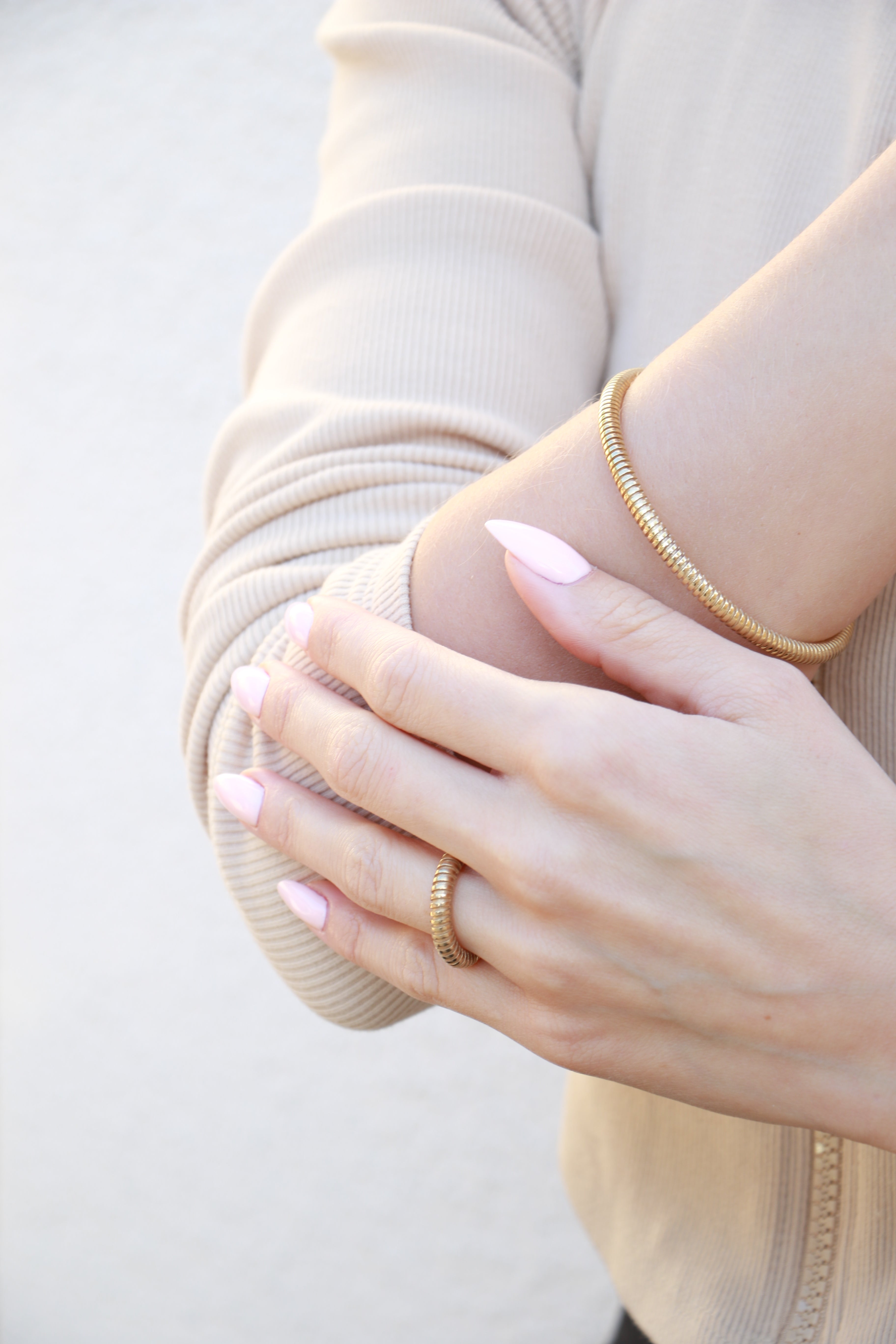 Hug Me Tube Bangle in 14k Gold